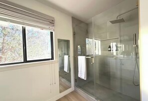 Hair dryer, towels, soap, shampoo - Epic Red Rock Views -Near Town & Trails (Sedona)