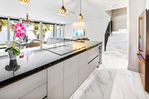 Townhome, 3 Bedrooms | Private kitchen