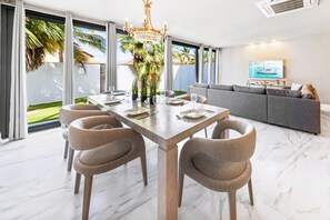 3BR Townhouse | Jacuzzi & Ocean View | Private kitchen