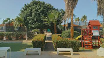 Children’s play area – outdoor