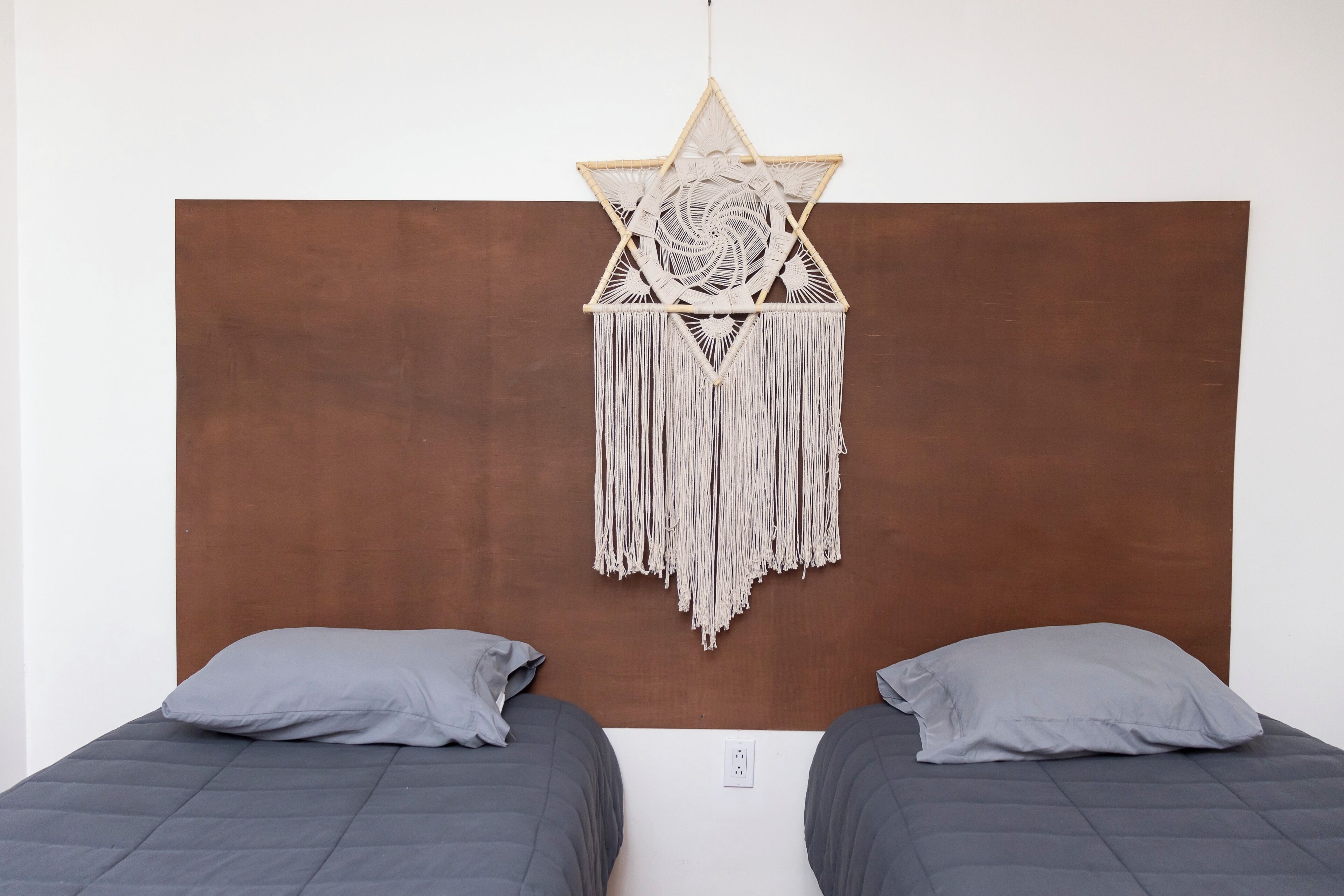 6 quartos, ferros/tábuas de passar roupa, Wi-Fi, roupa de cama