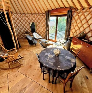 Interior - The owl's yurt (Floreffe)