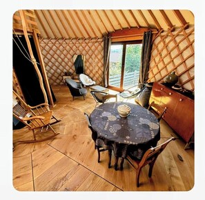 Interior - The owl's yurt (Floreffe)