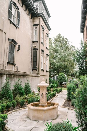 A building with a fountain in a garden. - Wayne Mansion Main House and Garden Level (Savannah)