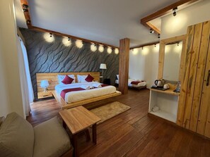 Superior Triple Room | Free WiFi, bed sheets - Evri Hotels & Resorts (Kolakham)