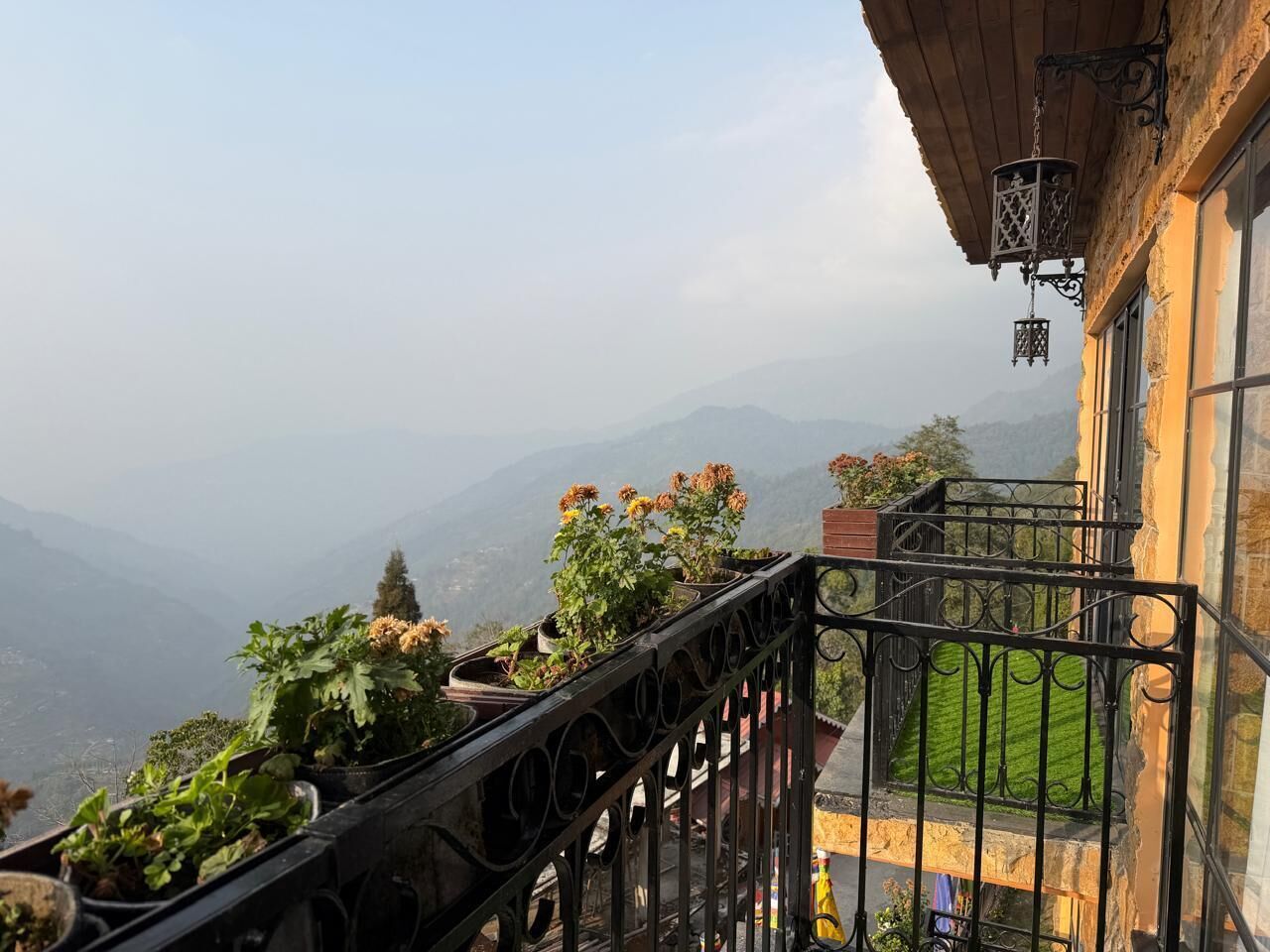 المنطقة المحيطة بالمنشأة