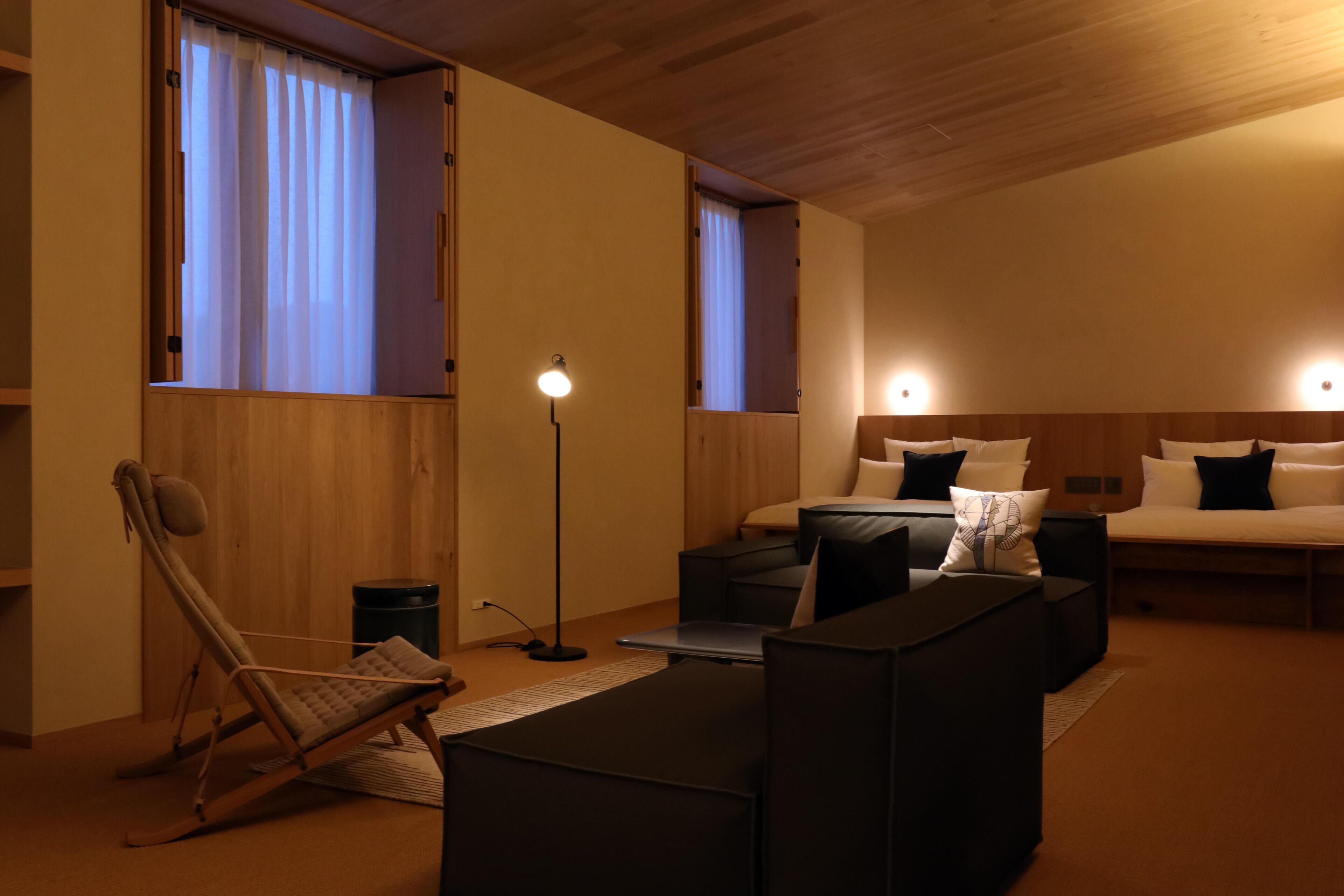2 Double Beds · 75 sqm [110] [Honest Comfort]