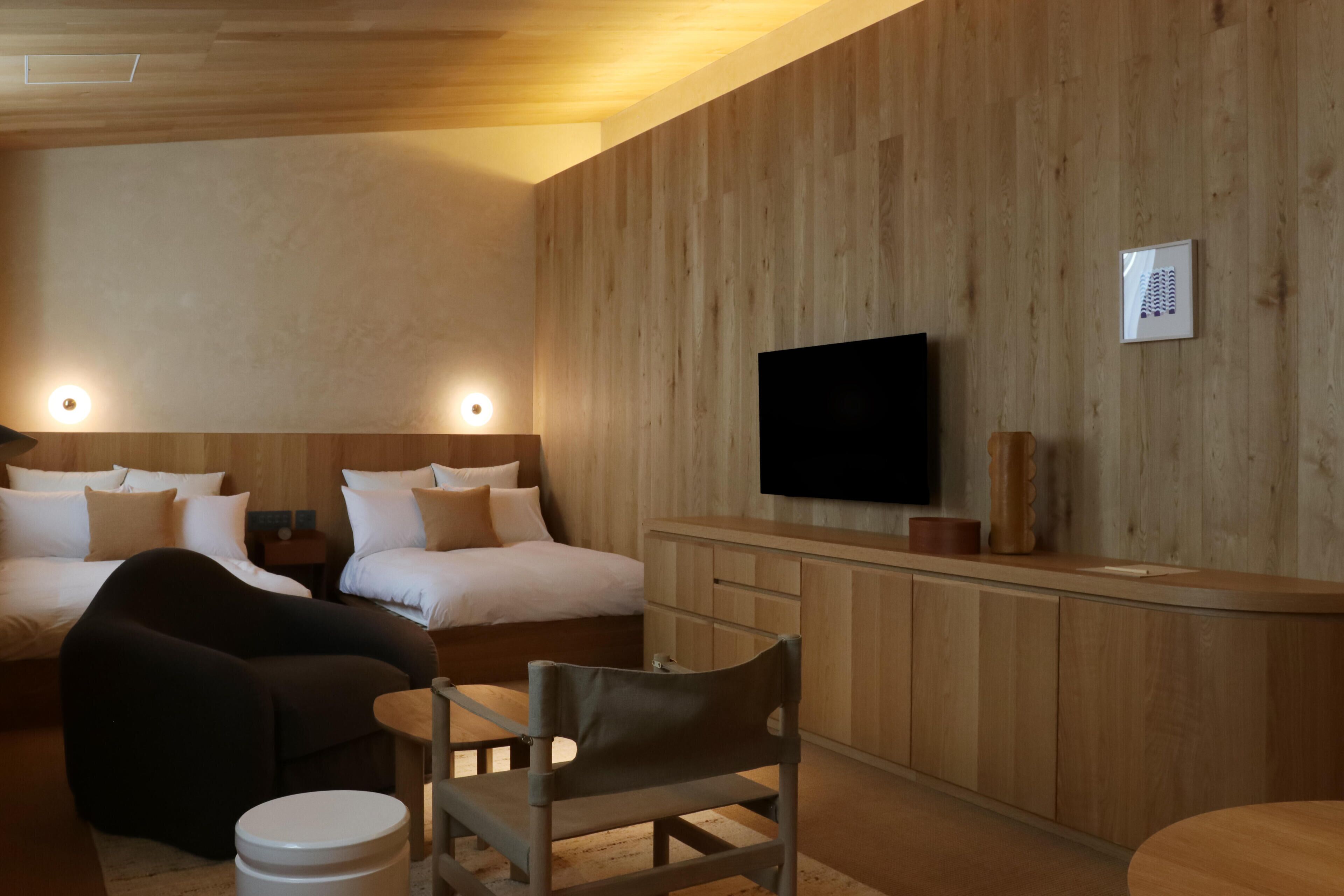 Quarto duplo conforto | Individualmente decorados, individualmente mobiliados, escrivaninha