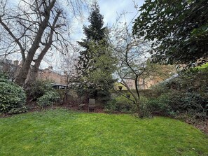 Property grounds - Spacious Sun Filled 1BDR Flat in Highbury (Greater London)