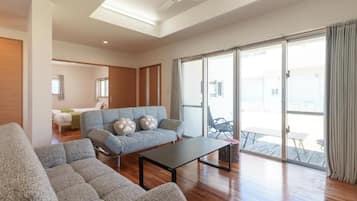Casa família, sacada, vista para o jardim | Área de estar