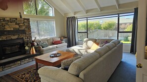 Living area - Relax in Acacia Bay (Taupō)