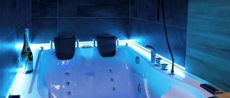 Jetted tub, hair dryer, bidet, towels