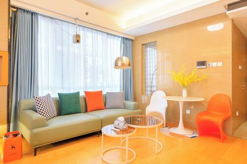 Deluxe Double Room, City View | Living room