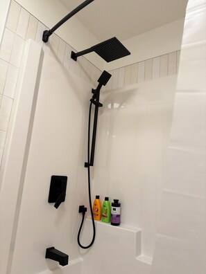 Handtücher, Seife, Toilettenpapier