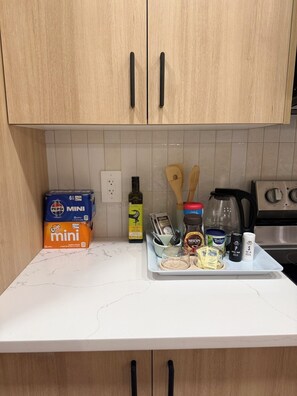 Micro-ondes, four, plaque de cuisson, lave-vaisselle