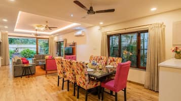 Villa – deluxe, balkong, byutsikt | Spiseområde