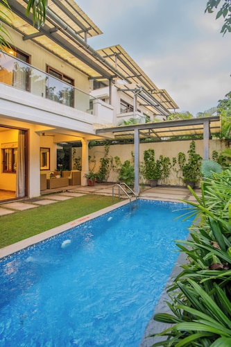 ELIVAAS Anasa 4 BHK With Pvt Pool 