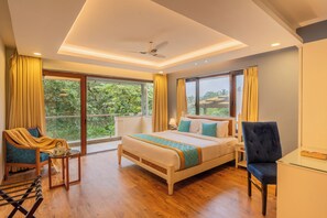 Deluxe villa, erkély, kilátással a városra | Vasaló/vasalódeszka és ingyenes wifi
