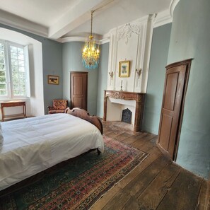 Habitación triple familiar | Sábanas de algodón egipcio y ropa de cama de alta calidad
