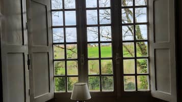 Deluxe Double Room, Garden View | Interior