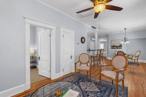 A dining area with wooden chairs, a table, and a ceiling fan. - Upper Carriage House at Wayne Estate (Savannah)