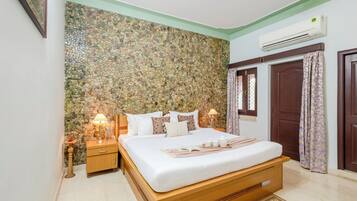 Luxury Villa | Iron/ironing board, free WiFi