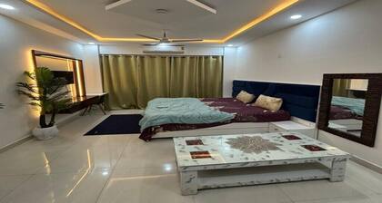 Tranquil studio with AC in enjoyable Greater Noida location