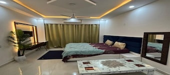 Tranquil studio with AC in enjoyable Greater Noida location