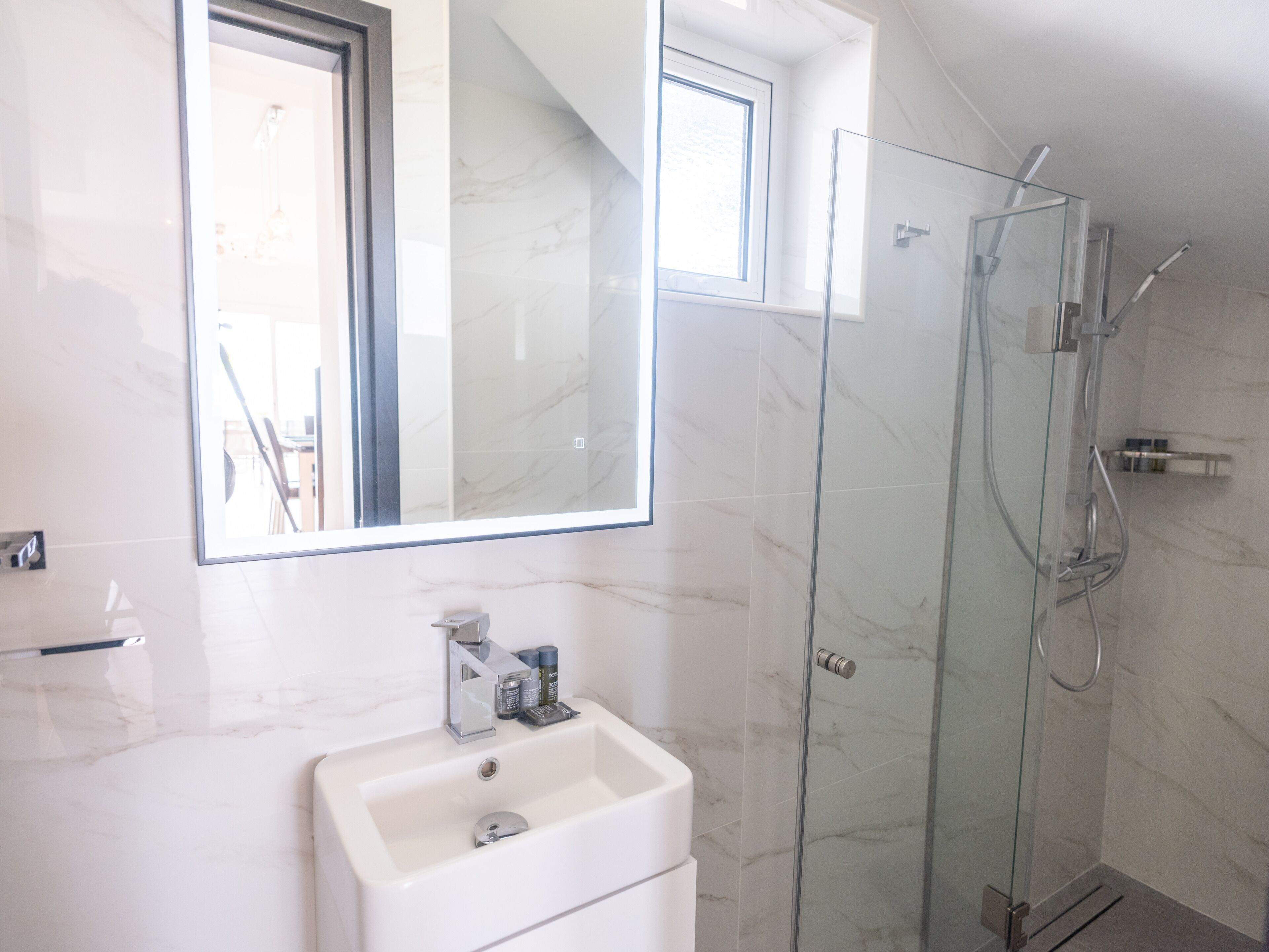 Shower, hair dryer, towels