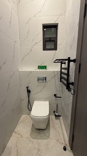 Shower, hair dryer, towels - 104 tara-JRE 2bedroom at Jabal Al Lweibdeh (Amman)