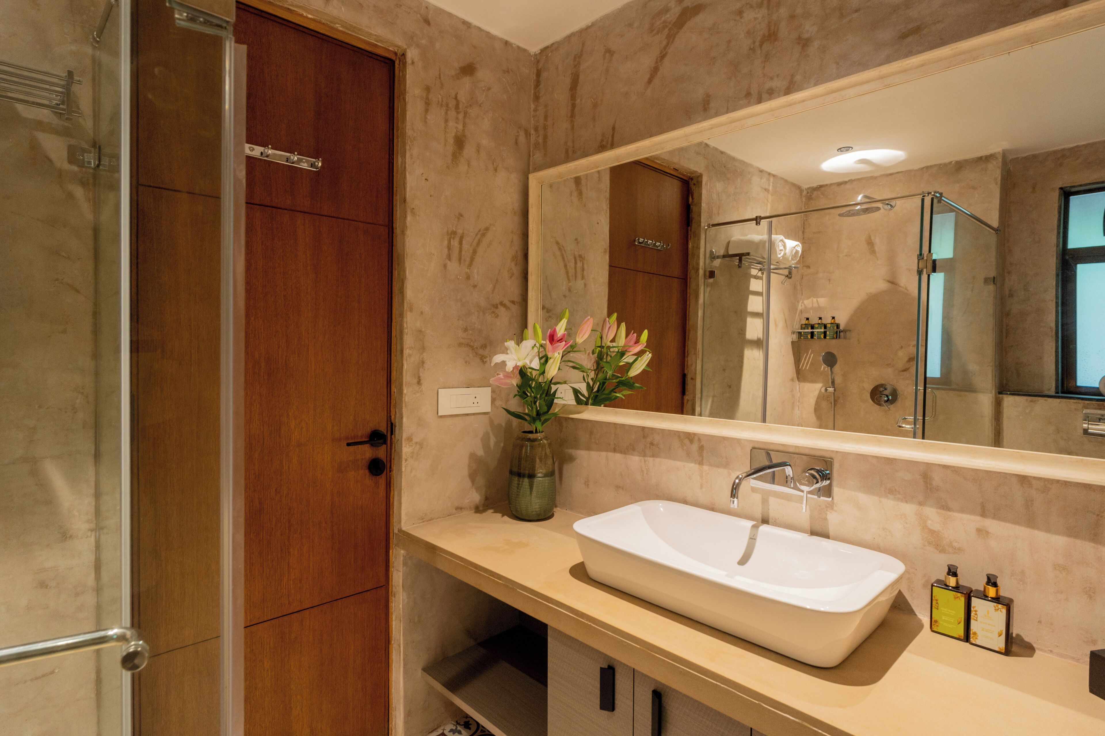 Luxury Villa, Balcony, City View | Bathroom | Shower, free toiletries, hair dryer, towels