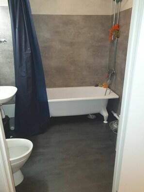 Bathroom - Room-serene Guest Room Retreat in Centra (Uppsala)