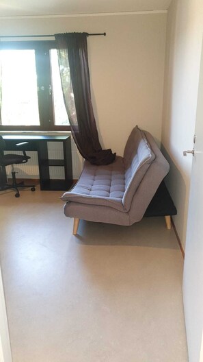 Room - Room-serene Guest Room Retreat in Centra (Uppsala)