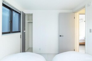 3 bedrooms, WiFi, bed sheets - Charming 3-bedroom bungalow with AC walking distance JR yamanote line ikebukuro (Toshima City)