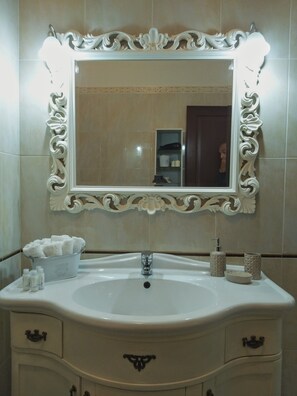 Bathroom - Vrbo Property (Quartu Sant'Elena)