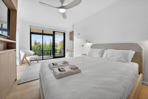 2 bedrooms, iron/ironing board, travel cot, free WiFi - North Bondi Village Living, Walk to Cafés & Dining (North Bondi)