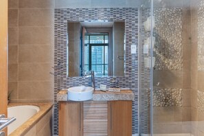 Bathroom - PVH - Iris Blue - Marina View 1BR (Dubai)
