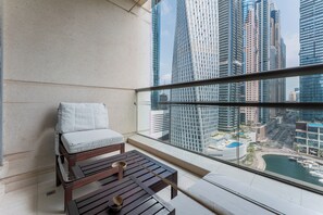Exclusive Apartment, 1 King Bed, Air conditioning, Marina View | Balcony - PVH - Iris Blue - Marina View 1BR (Dubai)