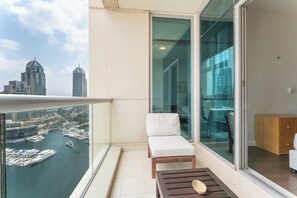 Exclusive Apartment, 1 King Bed, Air conditioning, Marina View | Balcony - PVH - Iris Blue - Marina View 1BR (Dubai)