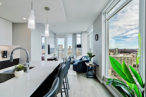 Epic River Valley View | 20th floor | Near Rogers