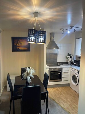 Room, 1 Bedroom, Accessible | Dining room - Room-casa En-suite Room w Fast Wifi, Net (Wolverhampton)