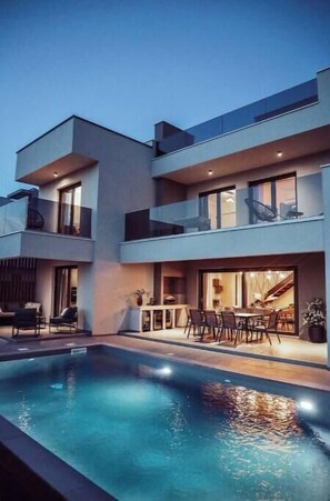 Pool - Villa IVaLA - Luxury with Heated Pool & Panoramic Sea Views in Istria (Galižana)
