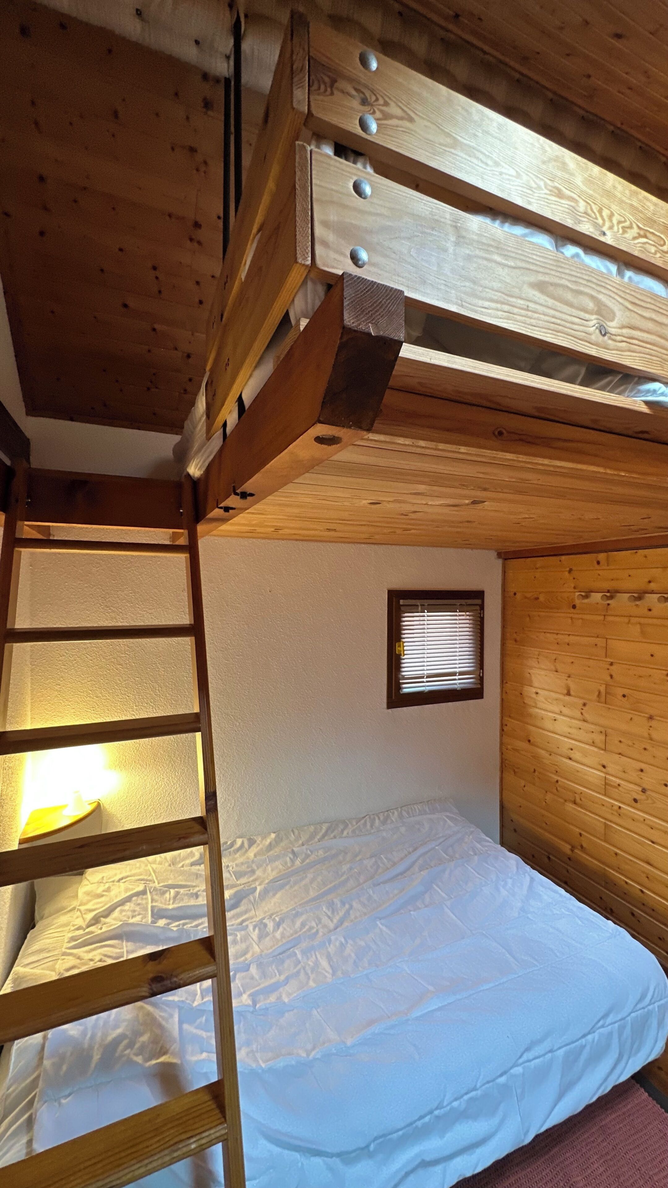 2 slaapkamers, een strijkplank/strijkijzer