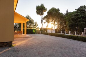 Terrace/patio - Private villa with pool, bbq, gym and guaranteed relaxation (Salemi)