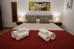 4 bedrooms, in-room safe, desk, iron/ironing board - Private villa with pool, bbq, gym and guaranteed relaxation (Salemi)