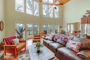 TV - On 80 Acres! Rural 'Sunset Lodge' in Hot Springs (Hot Springs)