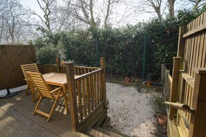 Outdoor dining - Stylish 2BDR Home near Walthamstow Village (Greater London)