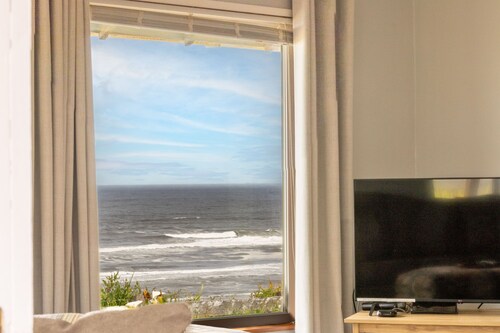 Lighthouse Lookout at Nye Beach * Ocean View
