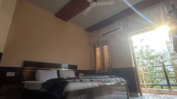 Dobbeltrom – deluxe, balkong, byutsikt | Innvendig