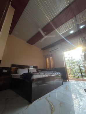 Habitaci ón Deluxe doble, balcón, vistas a la ciudad | Interior